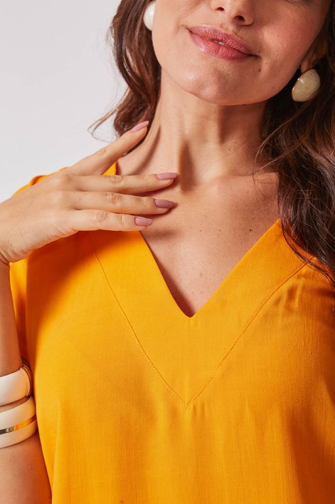 Blusa-basica-gola-V-CORAL