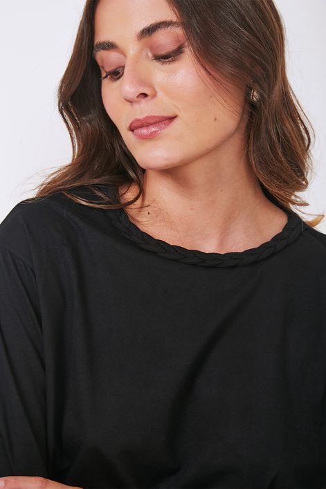 Blusa-cropped-manga-longa-com-detalhe-gola-PRETO-