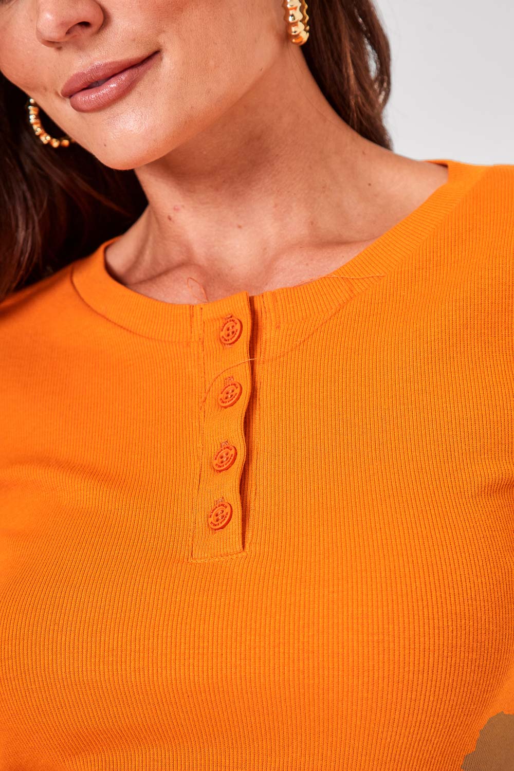 BLUSA-MG-LONGA-BOTAO-FRT