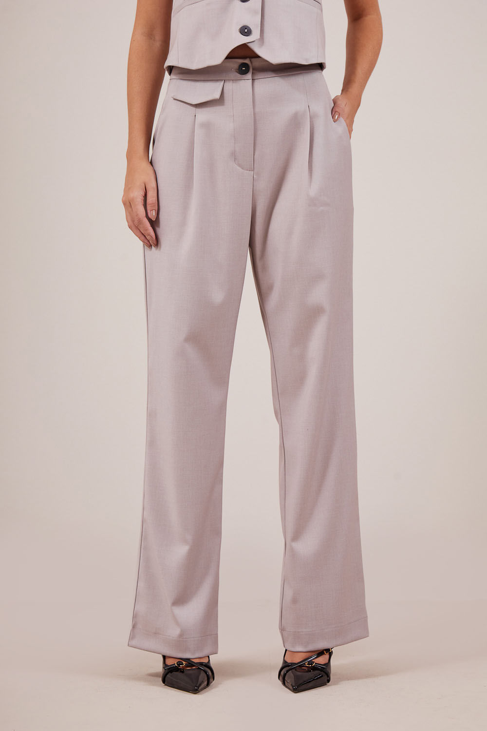 CALCA-COM-DETALHE-DE-LAPELA