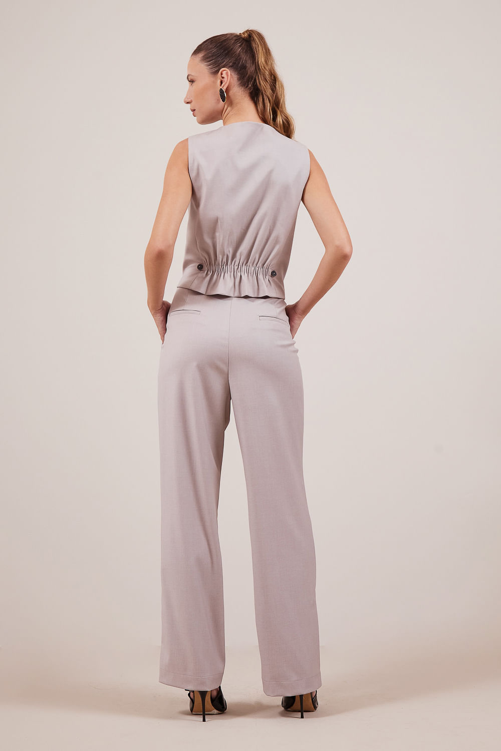 CALCA-COM-DETALHE-DE-LAPELA