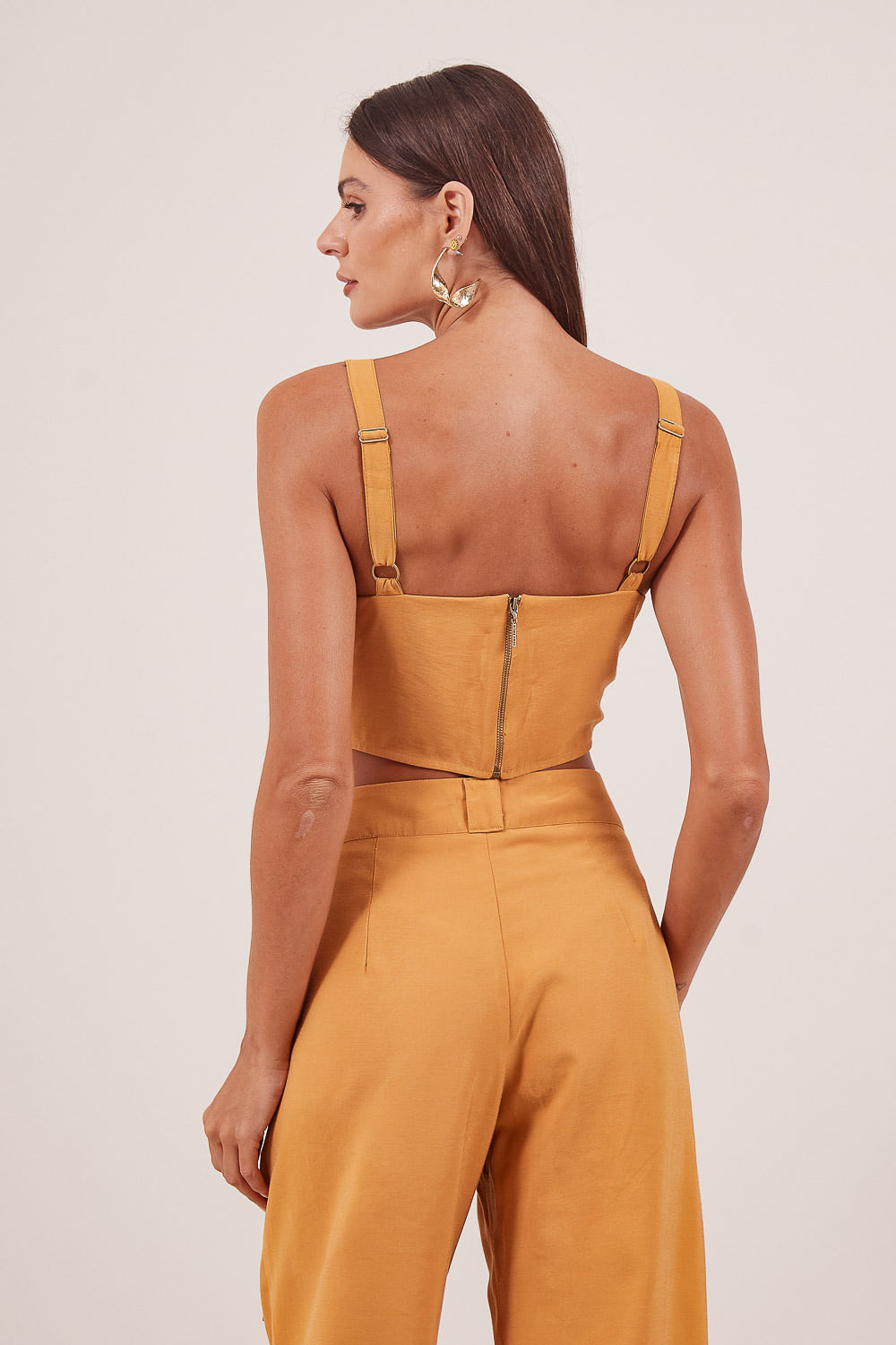 CROPPED-DETALHE-EM-V