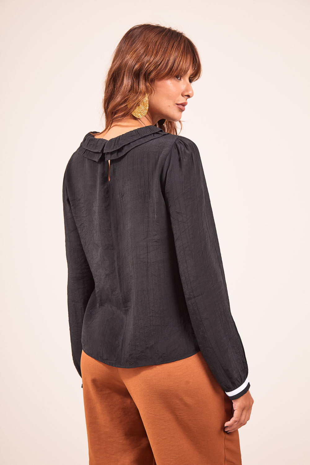 BLUSA-MG-COMPRIDA-COM-BABADO-GOLA