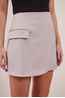 SHORT-SAIA-COM-DETALHE-DE-LAPELA