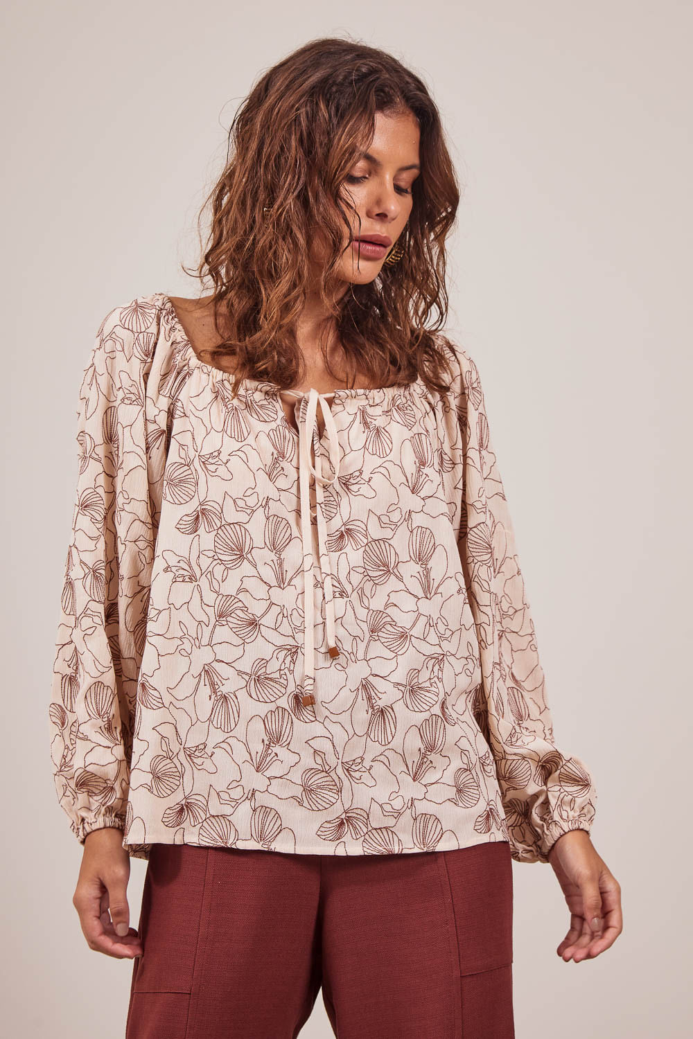 BLUSA-MANGA-LONGA-RENDADA