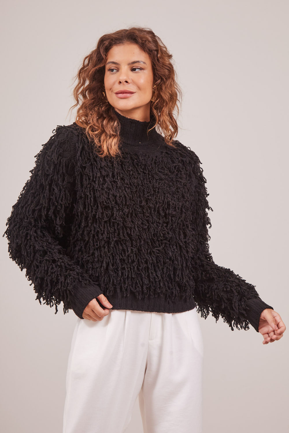 BLUSA-EM-TRICOT-GOLA-ALTA-FRANJAS