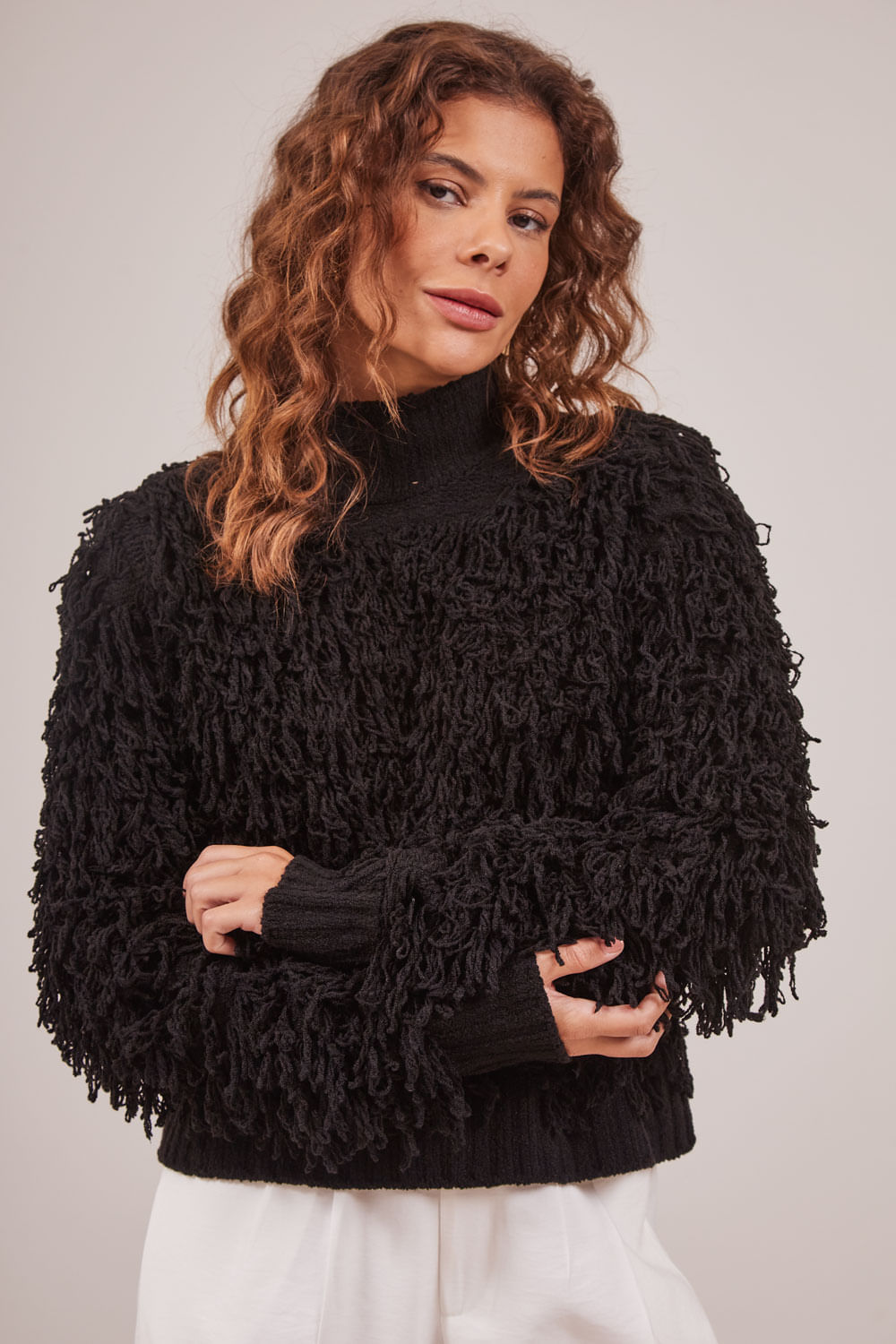 BLUSA-EM-TRICOT-GOLA-ALTA-FRANJAS
