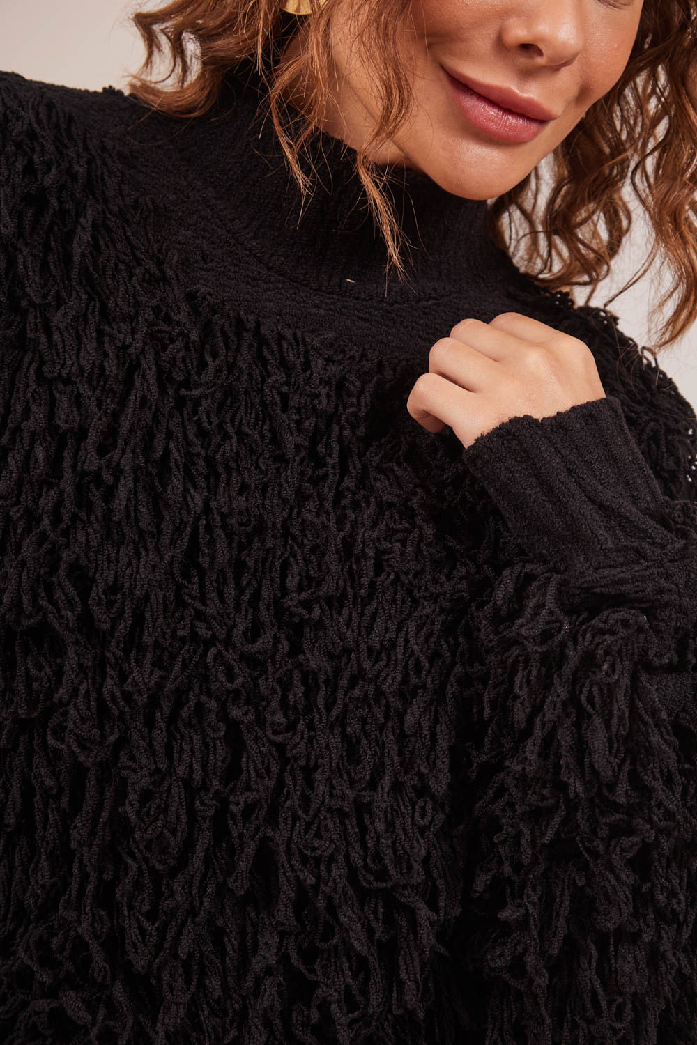 BLUSA-EM-TRICOT-GOLA-ALTA-FRANJAS