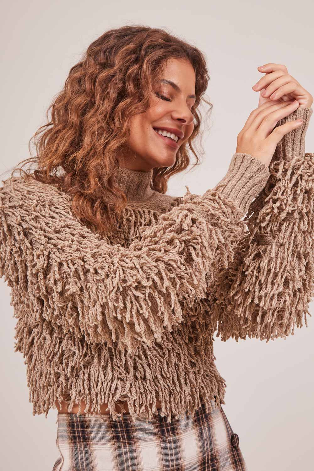 BLUSA-EM-TRICOT-GOLA-ALTA-FRANJAS