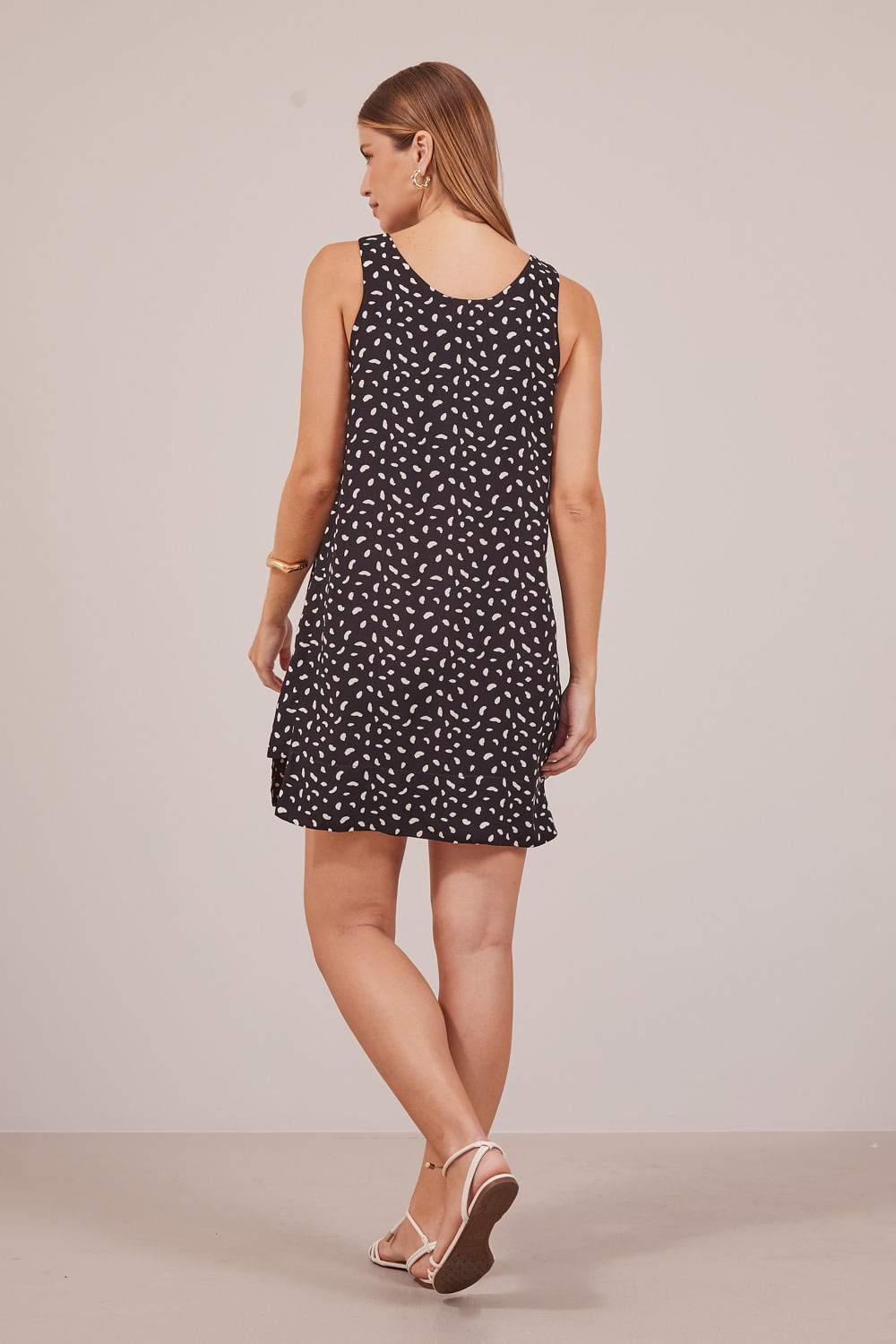 VESTIDO-DEGRAU-LATERAL-EST.-PINGOS