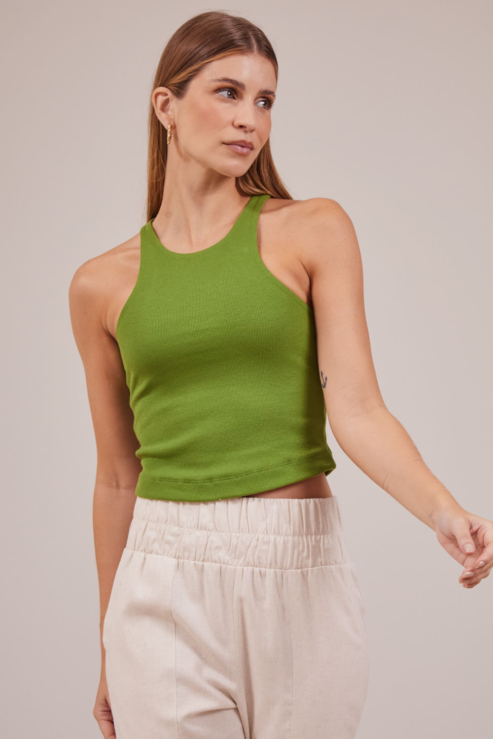 CAMISETA-DECOTE-CAVA