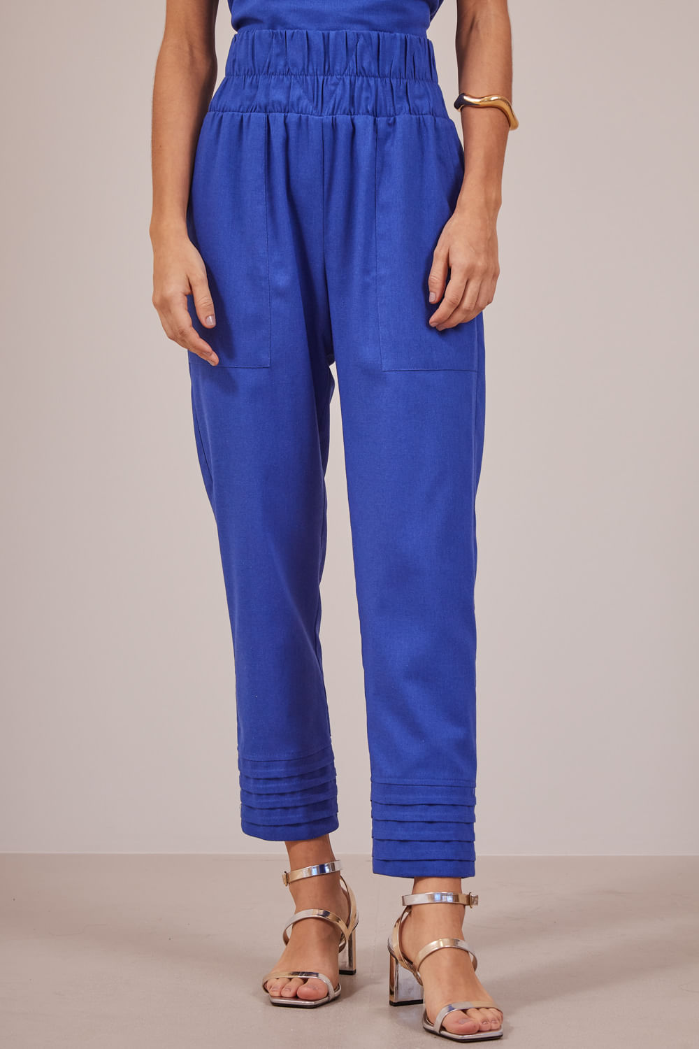 CALCA-COS-LARGO-NERVURA-BAINHA