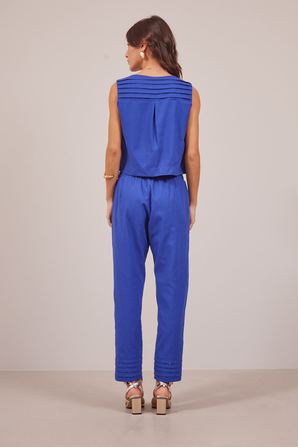 CALCA-COS-LARGO-NERVURA-BAINHA