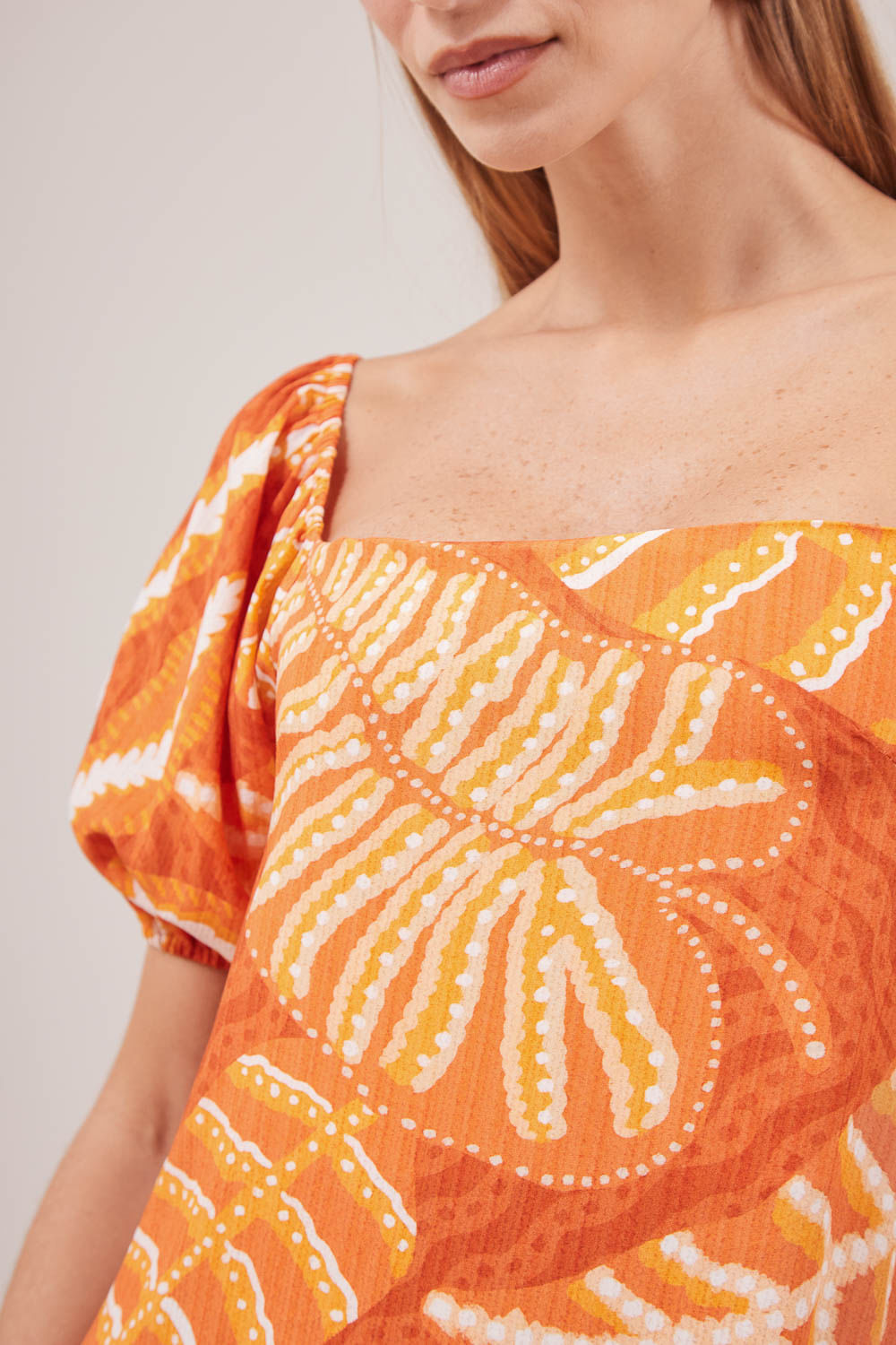 VESTIDO-CURTO-ESTAMPA-FOLHAGEM