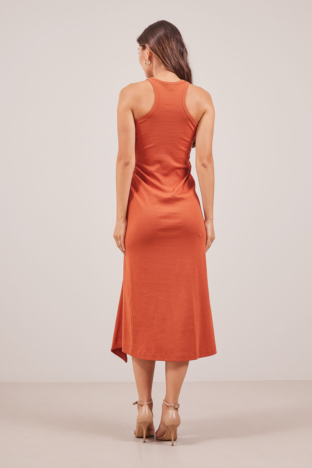 VESTIDO-LONGO-CANELADO-COM-PREGAS-E-FENDA