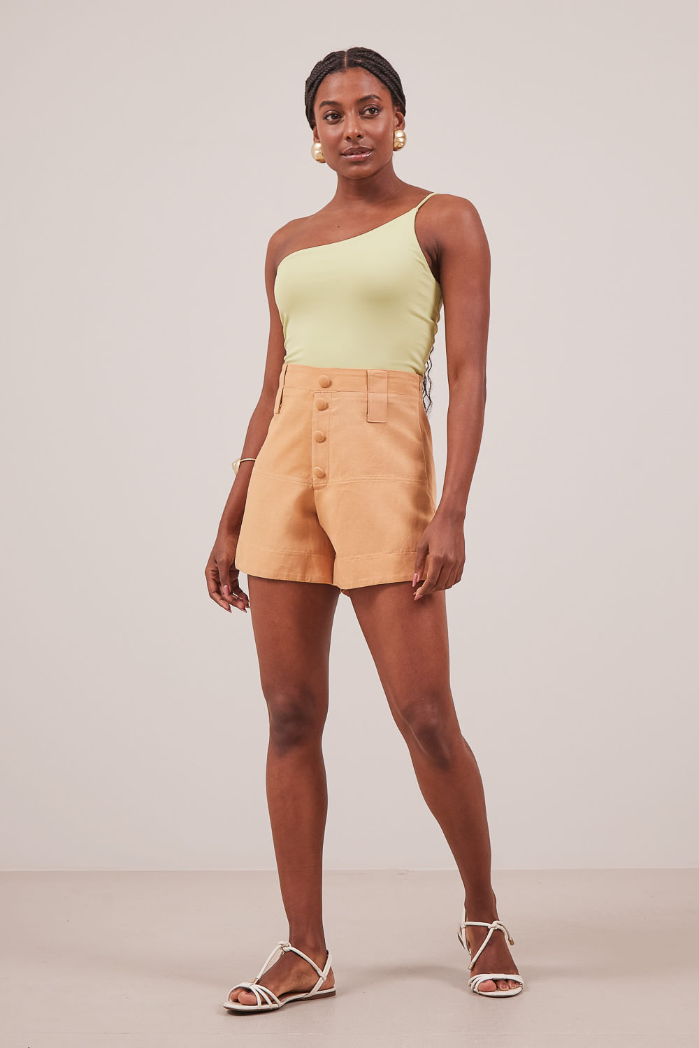 SHORT-EM-LINHO-BOTOES-APARENTE