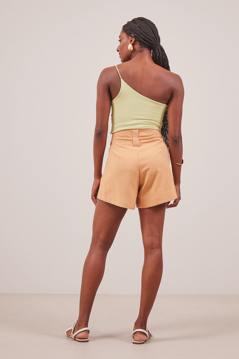 SHORT-EM-LINHO-BOTOES-APARENTE