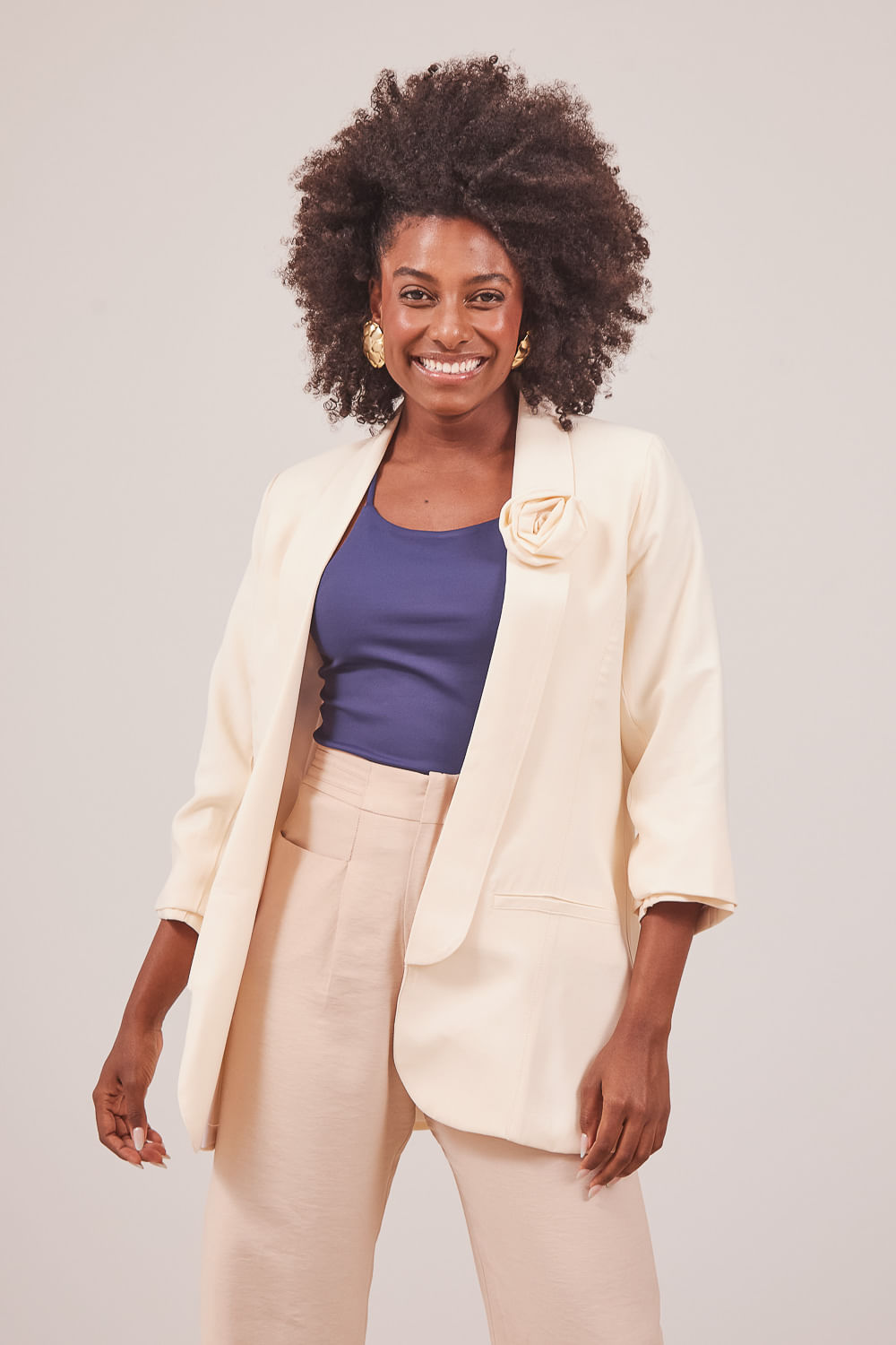 BLAZER-COM-BROCHE-FLOR
