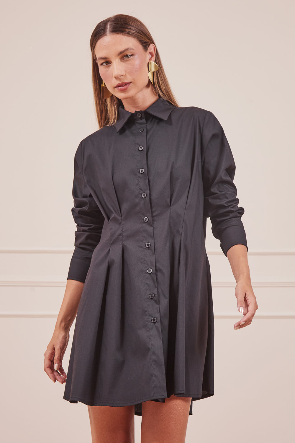 CHEMISE-PRETA-COM-PREGAS-11.jpg
