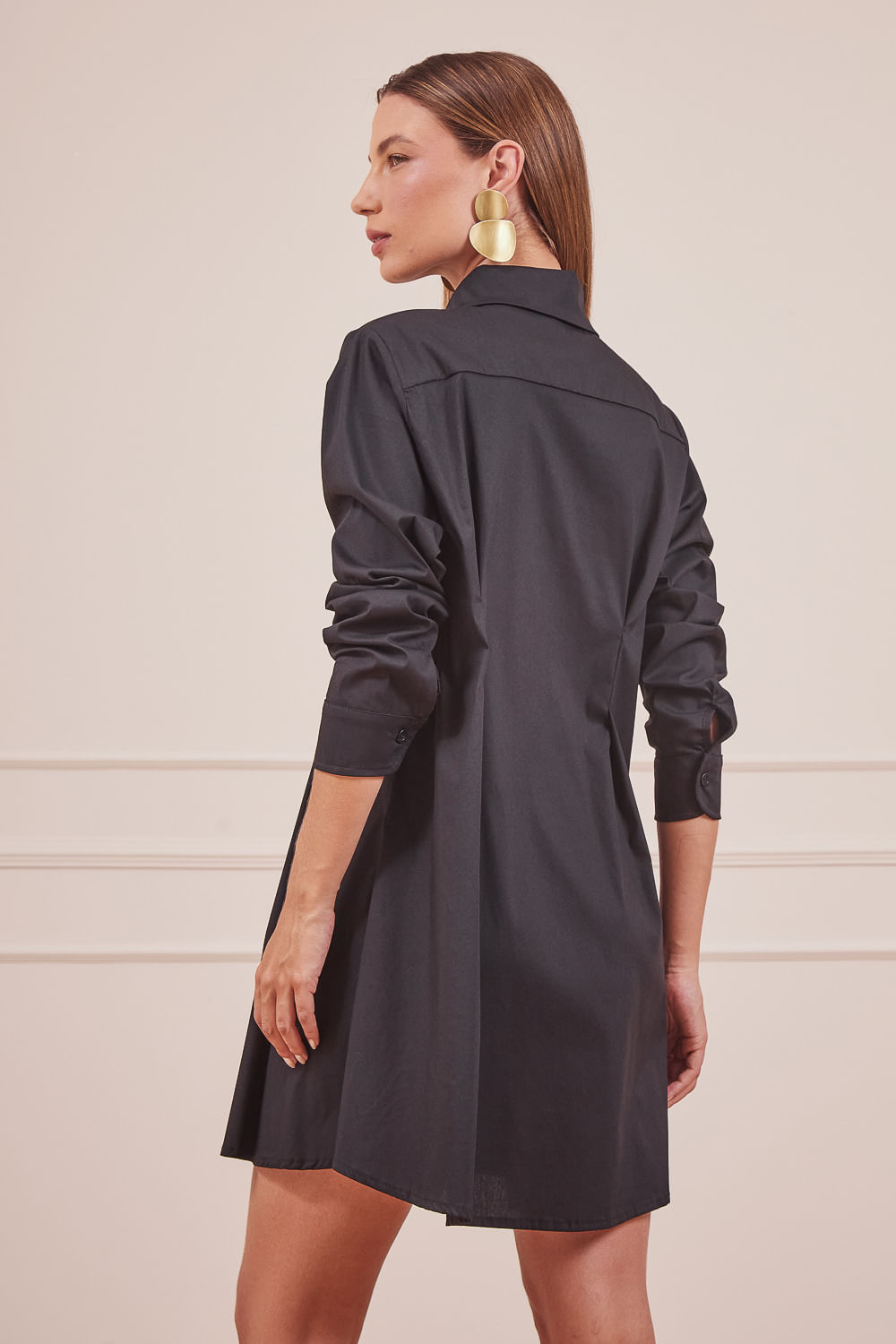 CHEMISE-PRETA-COM-PREGAS-17.jpg