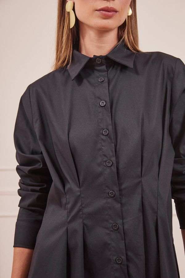 CHEMISE-PRETA-COM-PREGAS-13.jpg