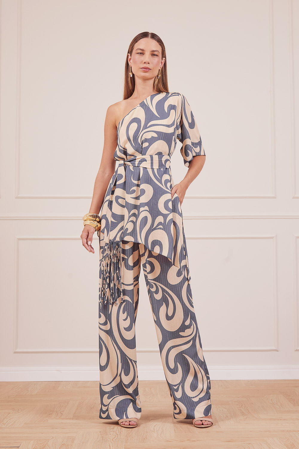 BLUSA-UM-OMBRO-SO-AZUL-COM-FIOS-DOURADOS-2.jpg