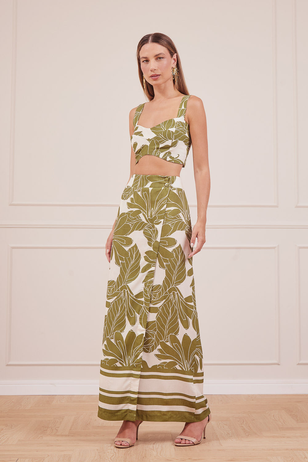 SAIA-E-CROPPED-EST-VERDE-FOLHAGENS-3.jpg