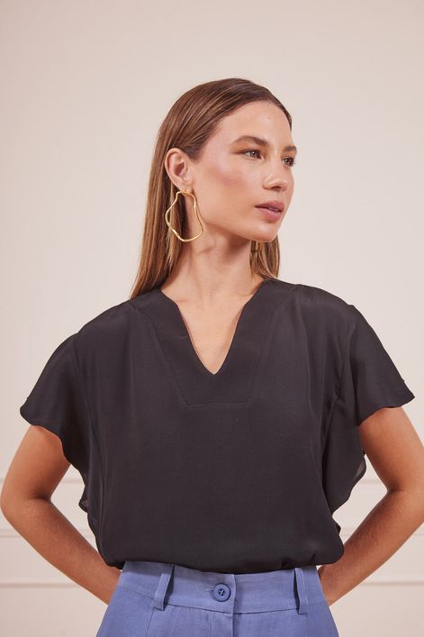 BLUSA-PRETA-E-SHORT-AZUL-11.jpg