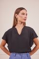 BLUSA-PRETA-E-SHORT-AZUL-11.jpg