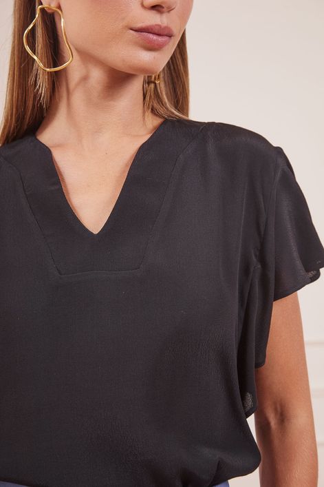 BLUSA-PRETA-E-SHORT-AZUL-13.jpg