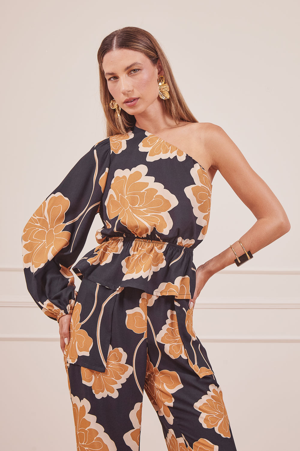 CALCA-E-BLUSA-EST-FLOR-CARAMELO-15.jpg