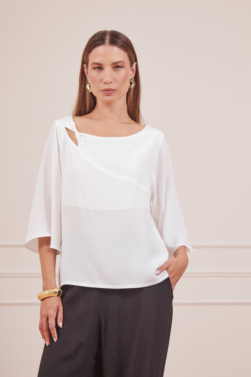 BLUSA-BRANCA-SOLTINHA-COM-MANGA-3_4-1.jpg