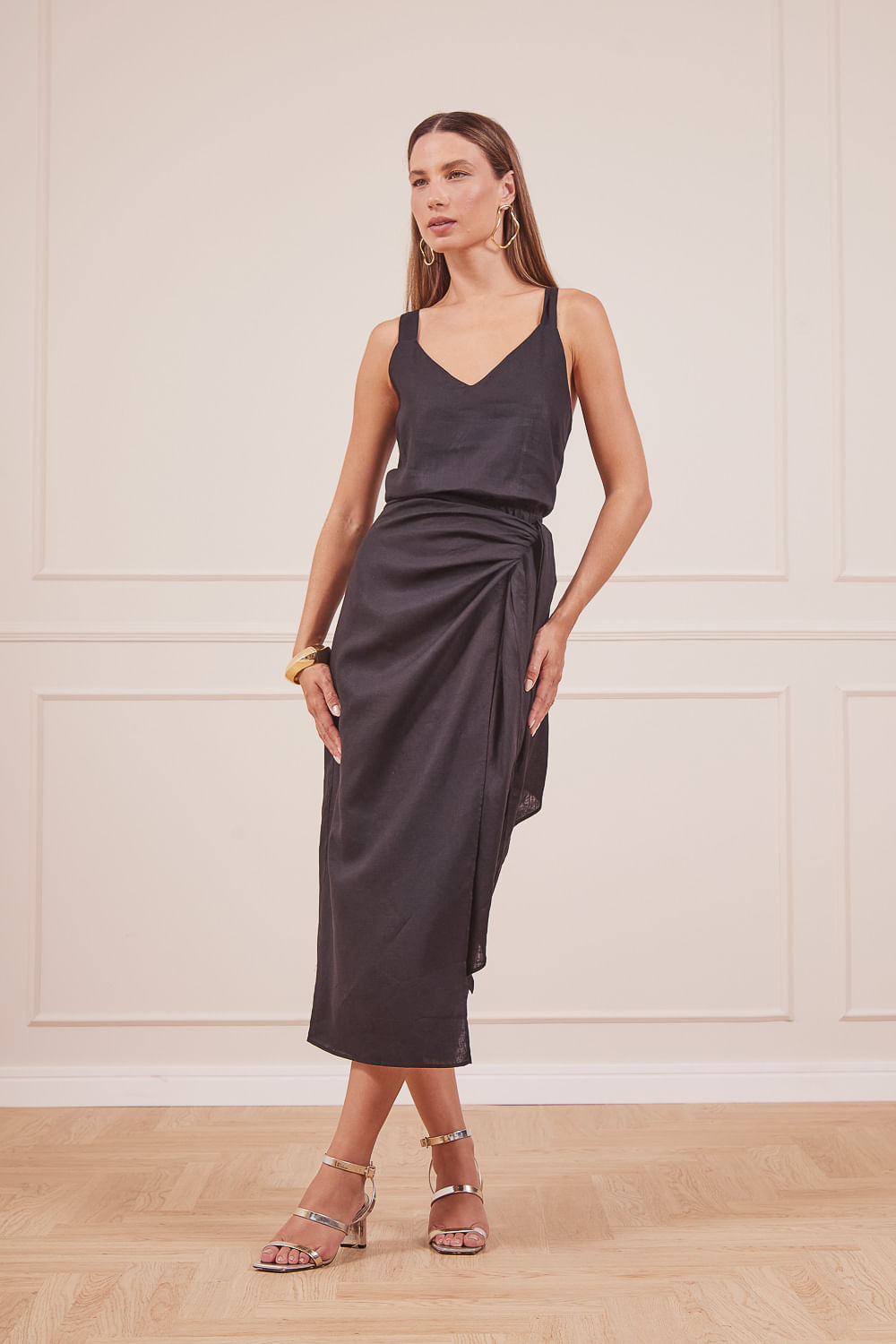 VESTIDO-MIDI-PRETO-COM-FAIXA-4.jpg