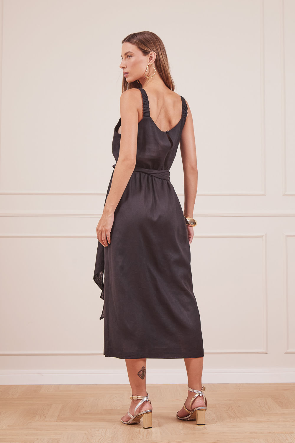 VESTIDO-MIDI-PRETO-COM-FAIXA-9.jpg