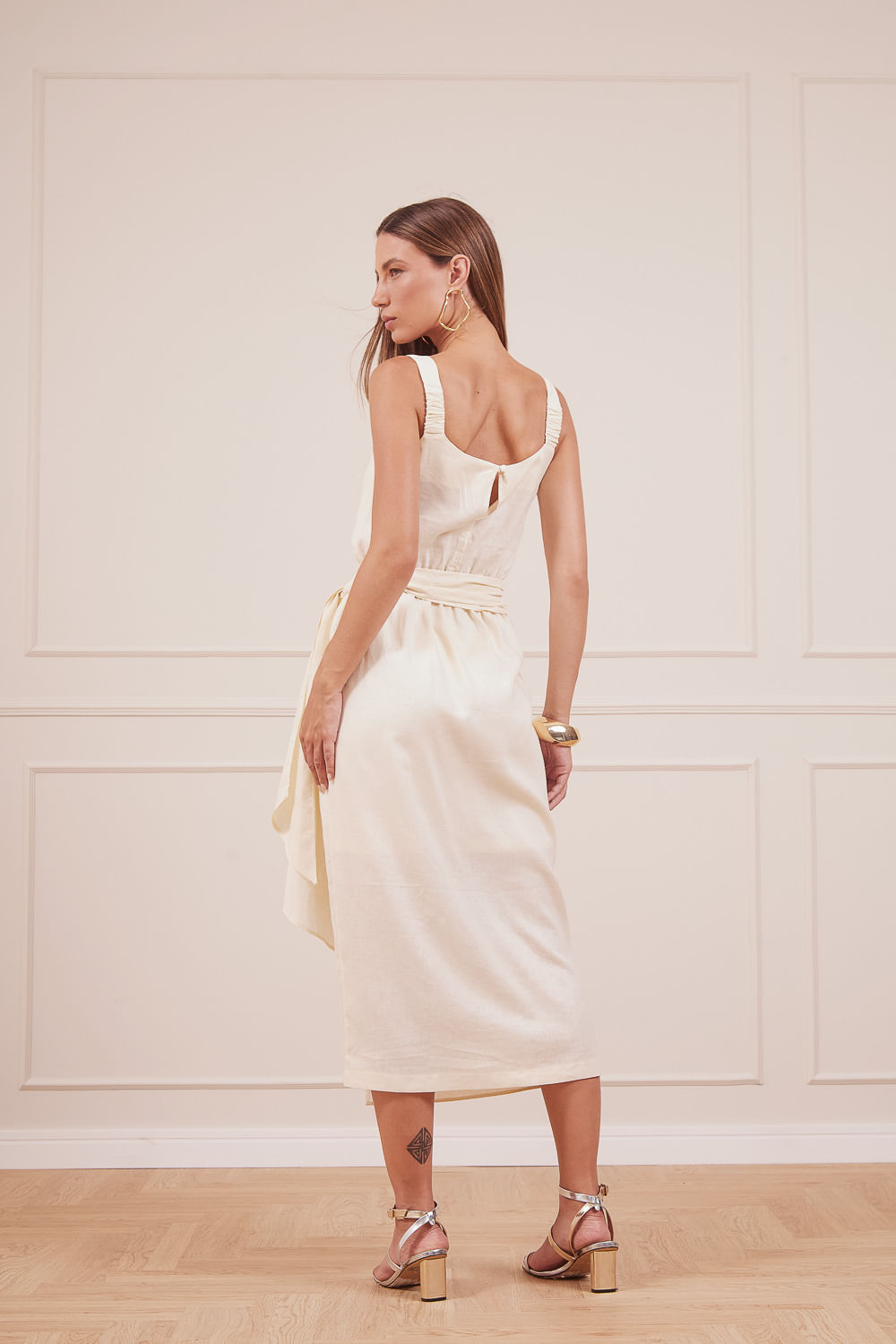 VESTIDO-MIDI-CREME-COM-FAIXA-11.jpg