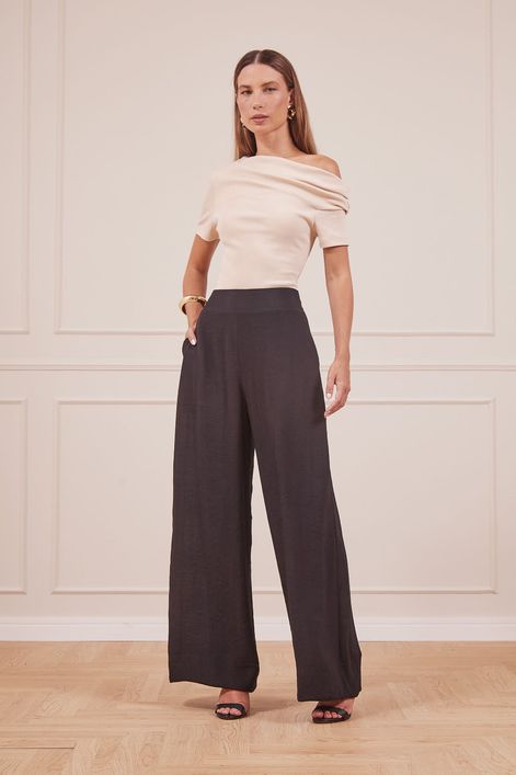 CALCA-PRETA-PANTALONA-COM-COS-LARGO-6.jpg