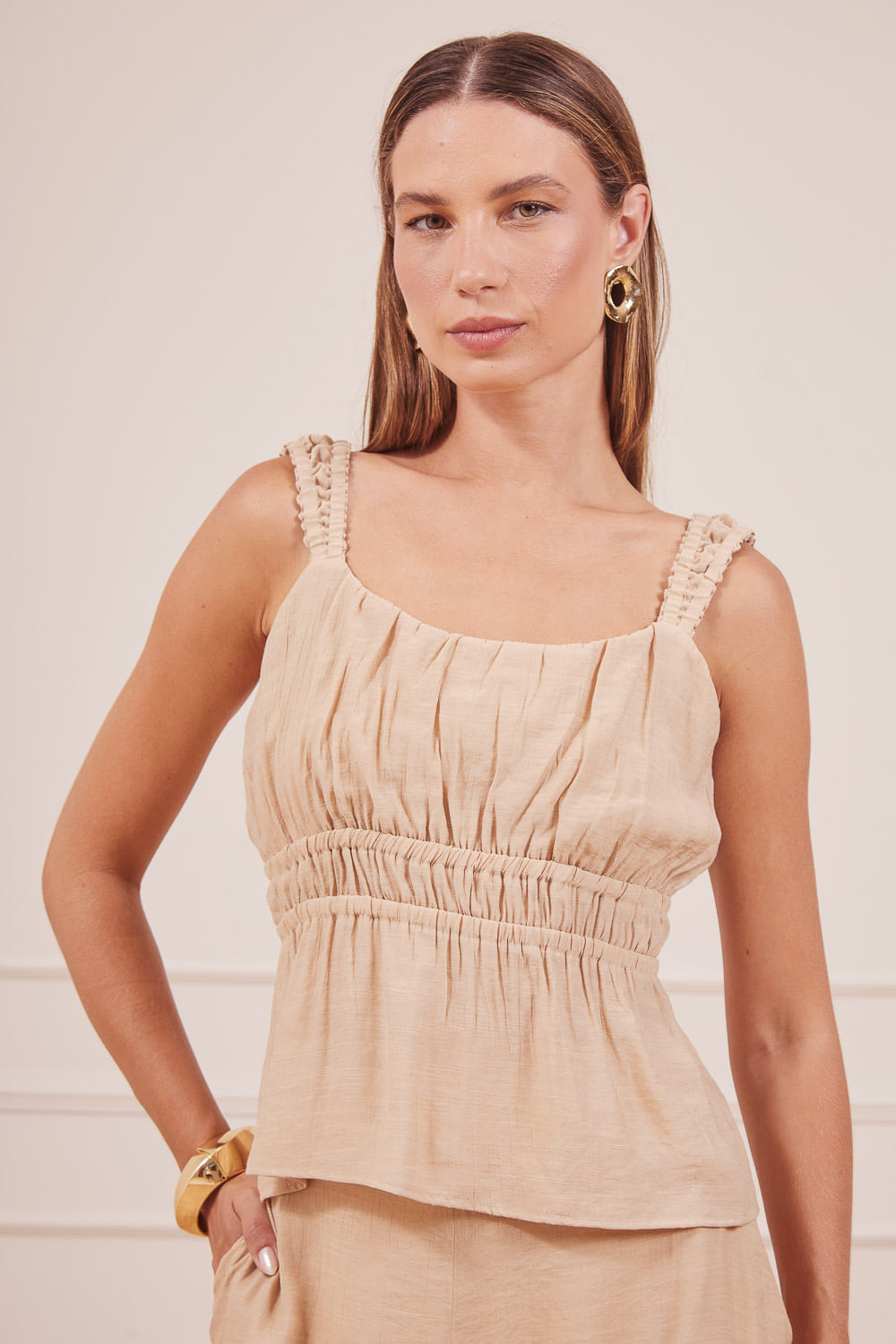 BLUSA-E-CALCA-BEGE-COM-ELASTICO-NO-BUSTO-11.jpg