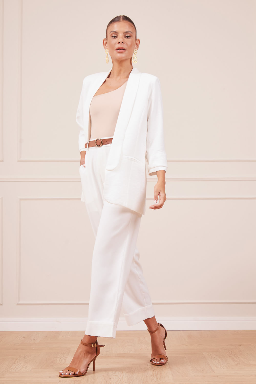 CALCA-COM-CINTO-BRANCA-E-BLAZER-12.jpg