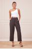 CALCA-PRETA-COM-CINTO-CARAMELO-E-BLAZER-PRETO-4.jpg