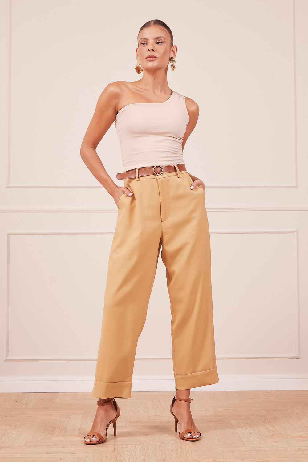 CALCA-COM-CINTO-BEGE-E-BLAZER-BEGE-5.jpg