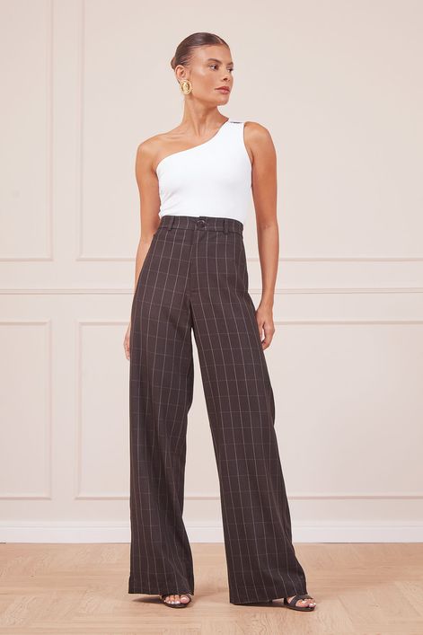 BLUSA-UM-OMBRO-COM-JOIA-BRANCA-E-CALCA-RISCA-PRETA-14.jpg