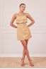 VESTIDO-CURTO-BEGE-COM-RECORTES-NA-BARRA-4.jpg