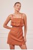 VESTIDO-CURTO-CARAMELO-COM-RECORTES-NA-BARRA-9.jpg