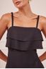 VESTIDO-CURTO-PRETO-COM-RECORTES-NA-BARRA-13.jpg