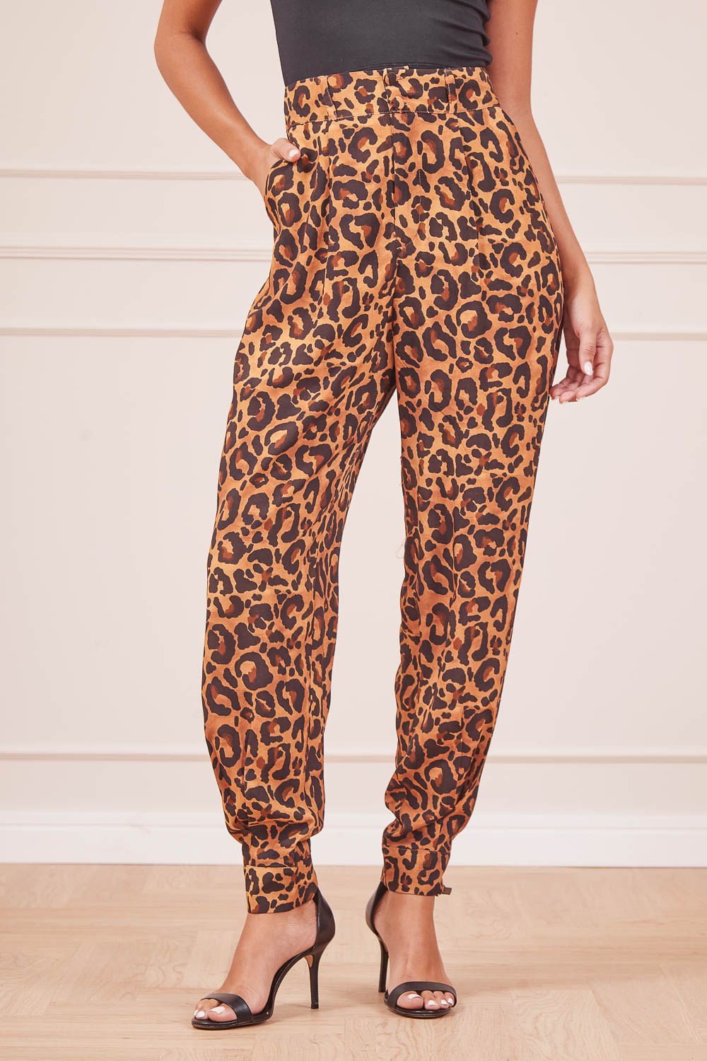 CROPPED-DUPLO-SUPLEX-PRETO-E-CALCA-EST-LEOPARDO-7.jpg