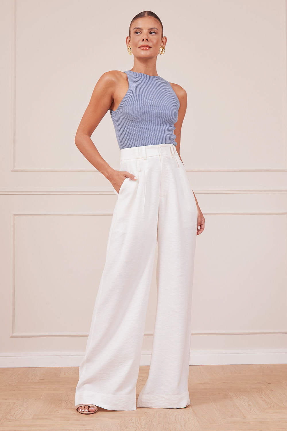 CALCA-BRANCA-COM-PREGAS-E-REGATA-TRICOT-DIEGO-AZUL-BB-11.jpg