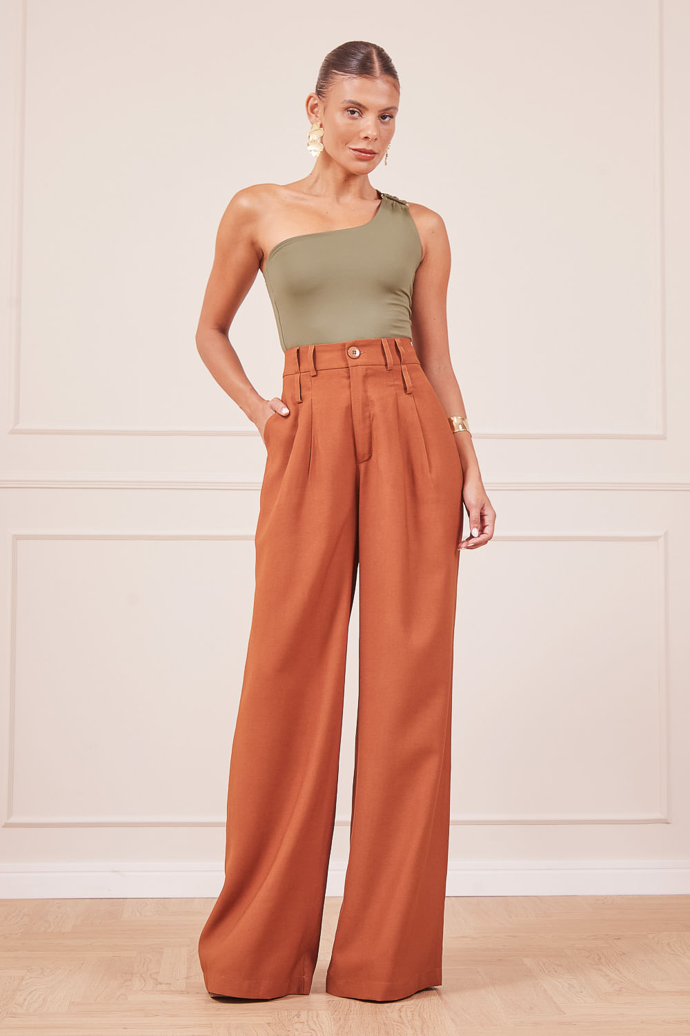 CALCA-PANTALONA-CARAMELO-E-CROPPED-SUPLEX-UM-OBRO-COM-JOIA-VERDE-24.jpg