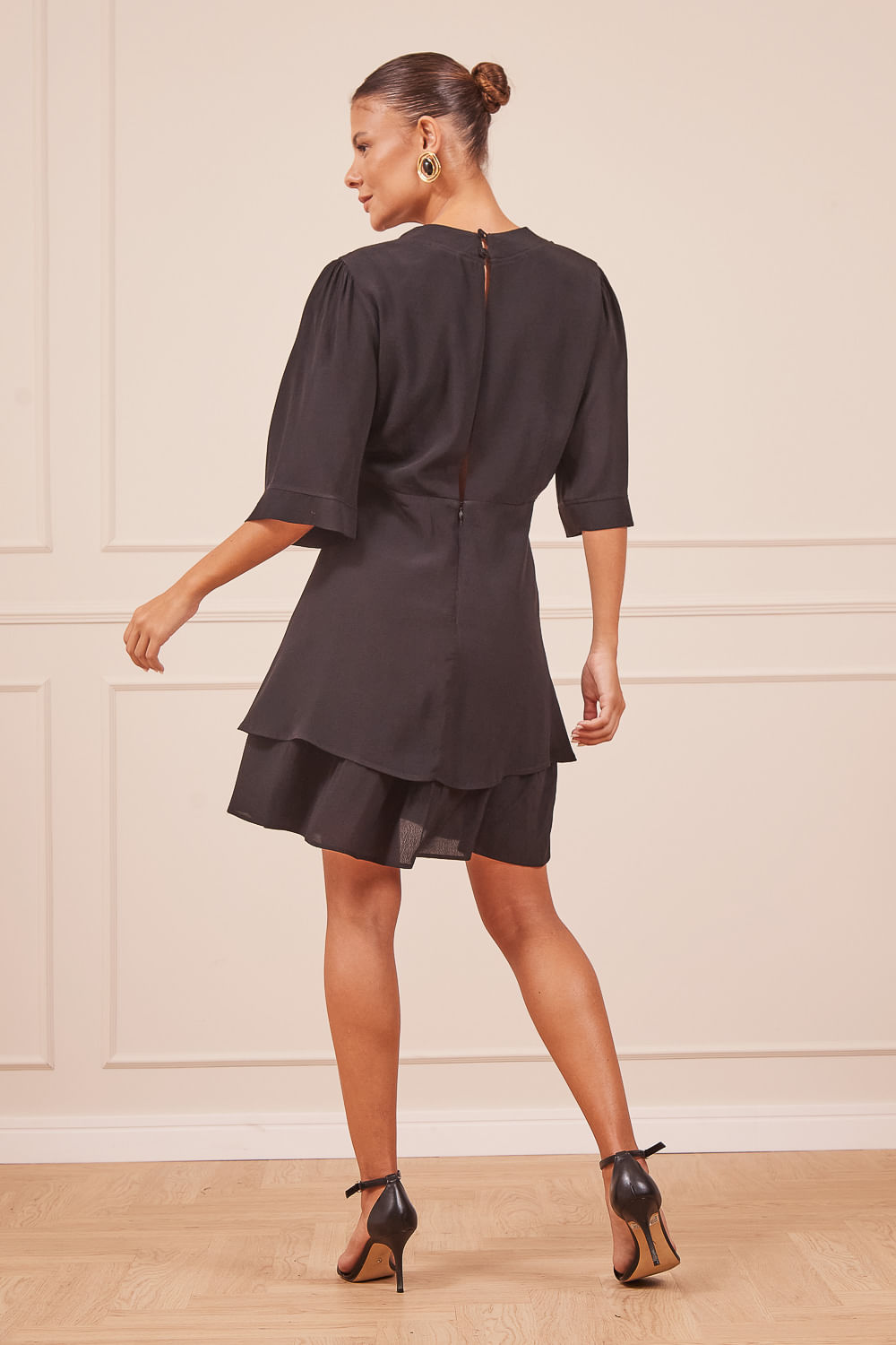 VESTIDO-PRETO-CURTO-COM-SAIA-CAMADA-15.jpg