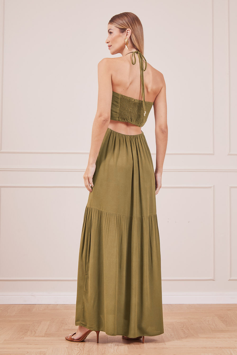 VESTIDO-VERDE-COM-JOIA-NA-FRENTE-11.jpg