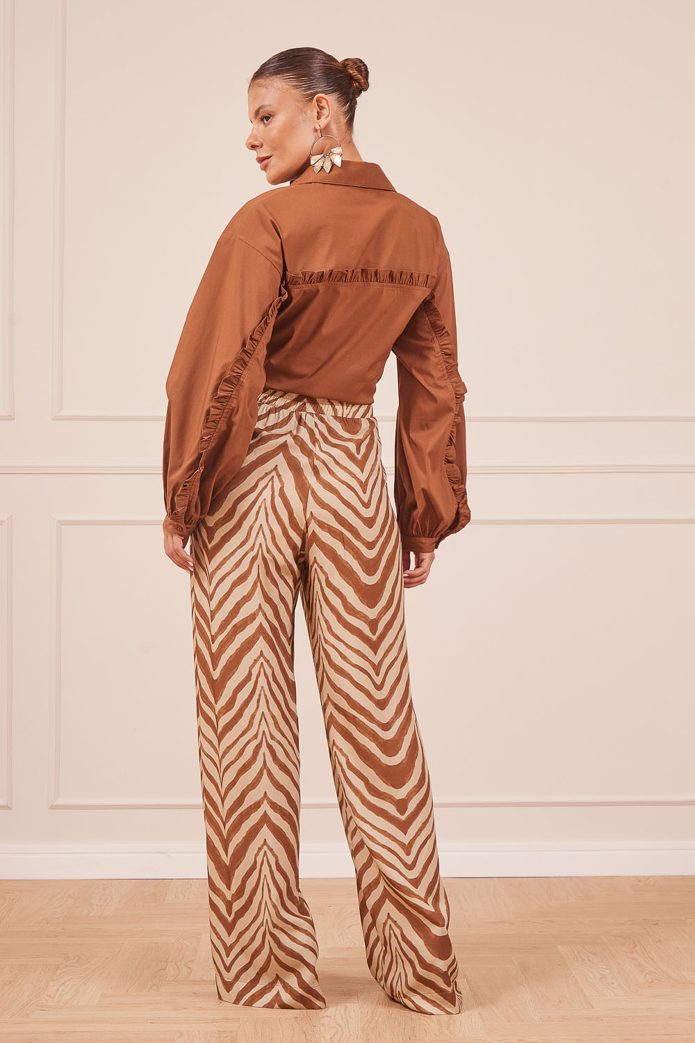 CAMISA-CROPPED-MARROM-E-CALCA-EST-SELVAGEM-33.jpg